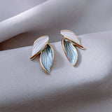 Simple and fashionable design leaf earrings