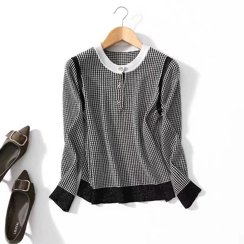 Casual houndstooth sweater