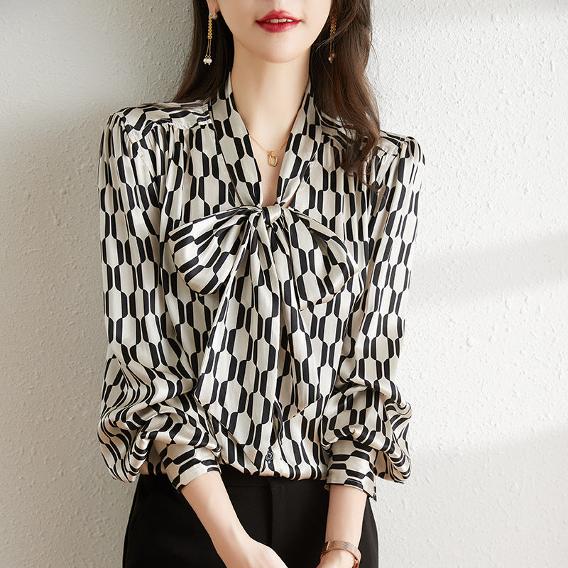 Black And White Printed V-neck Shirt With Ribbon