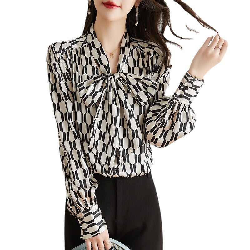 Black And White Printed V-neck Shirt With Ribbon