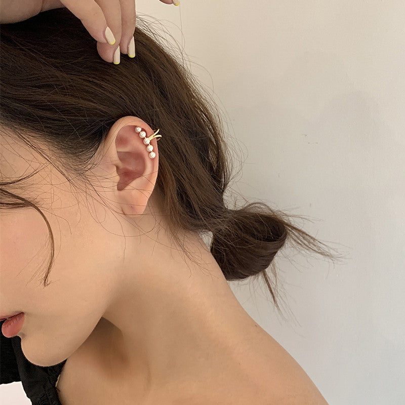 Simple Pearl Ear Clips