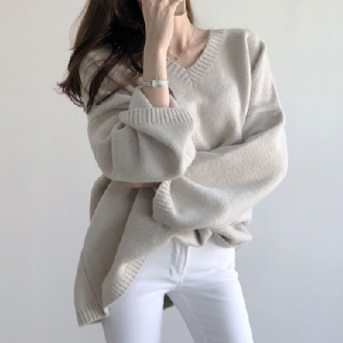 Loose and versatile knitted sweater